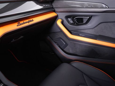Used 2025 Lamborghini Urus Performante AWD/4WD image 23