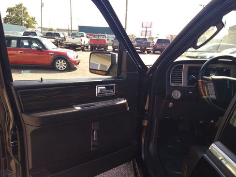 Used 2008 Lincoln Navigator 4WD image 12