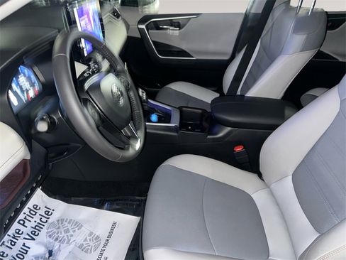 Used 2024 Toyota RAV4 Limited image 9