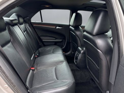 Used 2014 Chrysler 300 RWD image 19