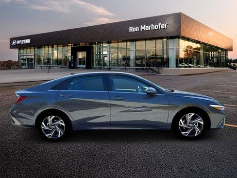 New 2026 Hyundai Elantra Limited FWD image 8