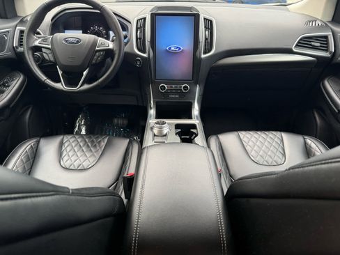 Used 2024 Ford Edge Titanium image 18