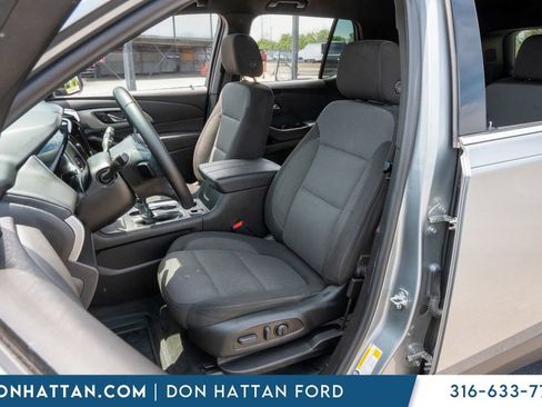 Used 2023 Chevrolet Traverse LT FWD image 5