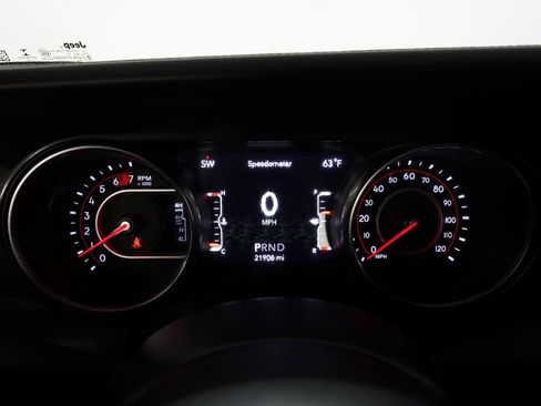 Used 2022 Jeep Wrangler Unlimited Rubicon w/ Xtreme Recon 35" Tire Package image 17