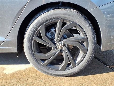 New 2025 Volkswagen Jetta SE image 6
