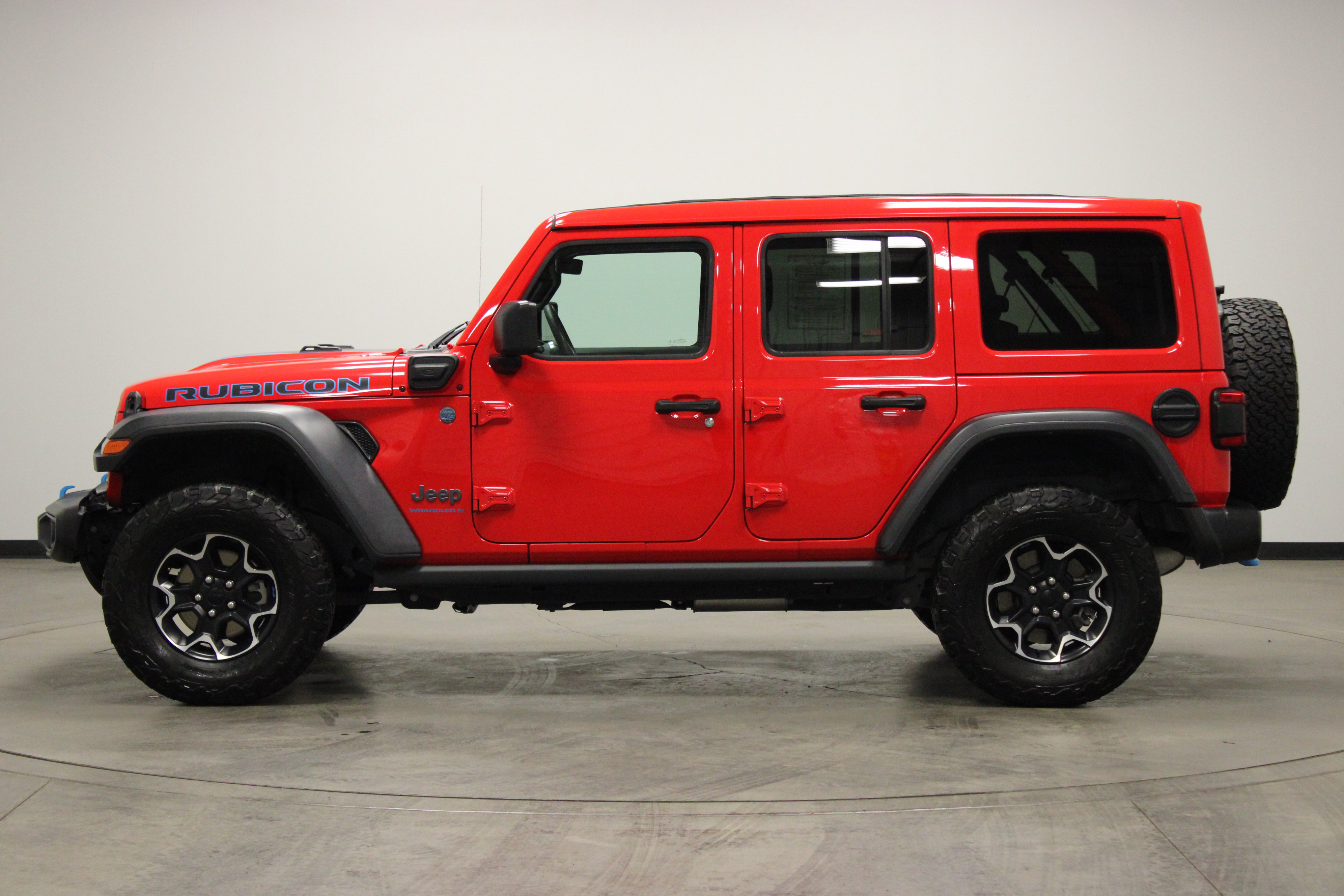 Used 2023 Jeep Wrangler Unlimited Rubicon 4xe w/ Safety Group AWD/4WD image 5