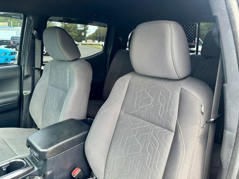 Used 2019 Toyota Tacoma TRD Sport w/ Technology Package AWD/4WD image 16