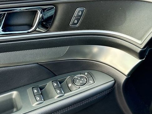 Certified 2018 Ford Explorer XLT w/ Equipment Group 202A image 20