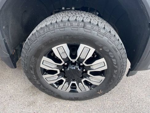 Used 2025 GMC Sierra 3500 Denali AWD/4WD image 17