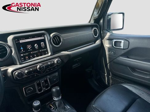 Used 2022 Jeep Wrangler Unlimited Sahara w/ Cold Weather Group AWD/4WD image 32