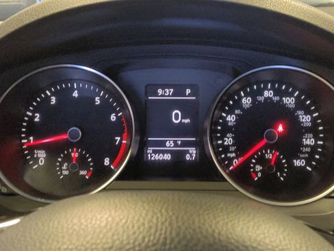 Used 2017 Volkswagen Jetta SE FWD image 23