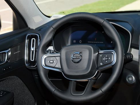 New 2026 Volvo XC40 B5 Ultra w/ Climate Package image 25