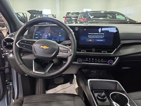 Used 2026 Chevrolet Equinox LT AWD/4WD image 10