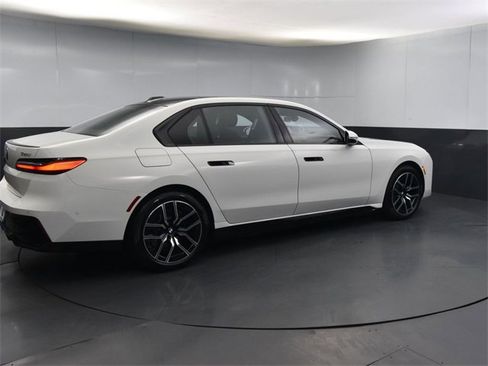 New 2024 BMW 750e xDrive w/ Executive Package image 15