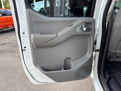 Used 2021 Nissan Frontier SV w/ Midnight Edition Floor Mats RWD image 27