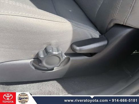 Used 2018 Toyota Tacoma SR5 AWD/4WD image 12