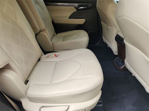 Used 2022 Toyota Highlander Platinum image 27