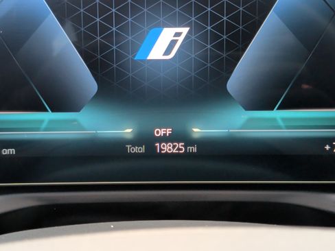 Used 2023 BMW i4 eDrive40 RWD image 16