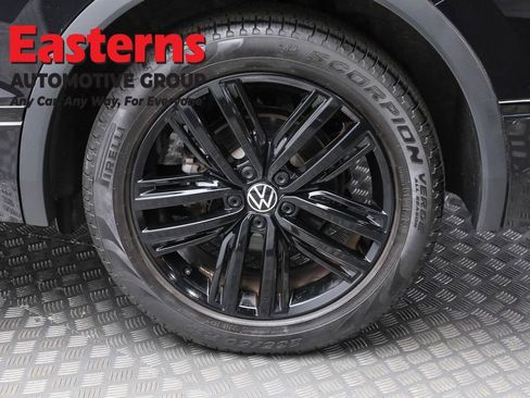 Used 2022 Volkswagen Tiguan SE R-Line image 8