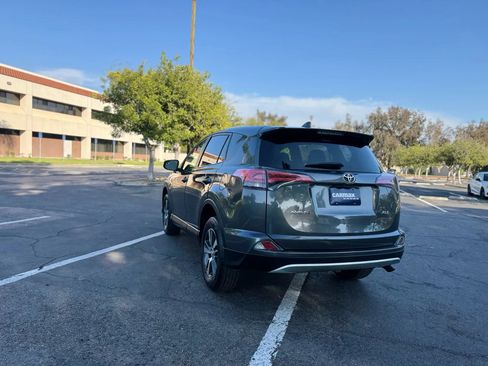Used 2018 Toyota RAV4 XLE w/ Carpet Mat Package FWD image 18
