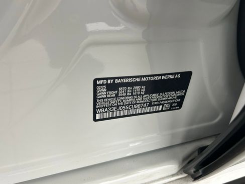 Used 2025 BMW 760i xDrive w/ Executive Package image 31