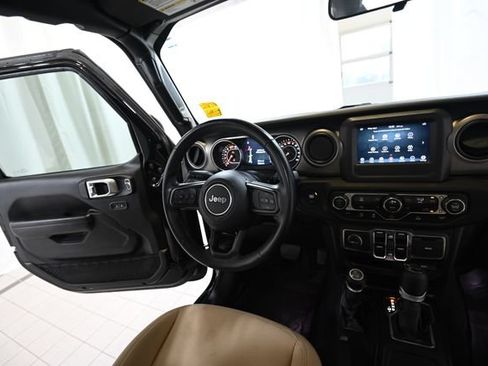 Used 2021 Jeep Wrangler Unlimited Sport AWD/4WD image 31