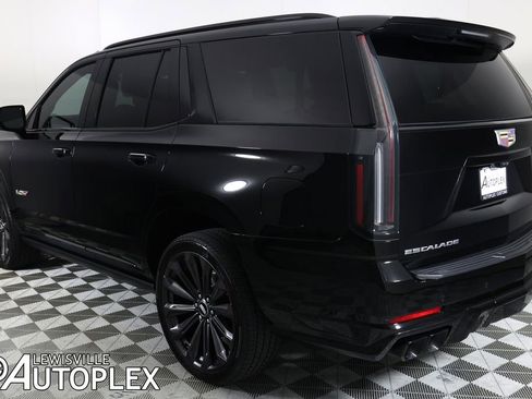 Used 2025 Cadillac Escalade V AWD/4WD image 7