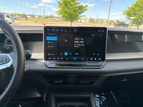 Certified 2025 Volkswagen Tiguan SE AWD/4WD image 21