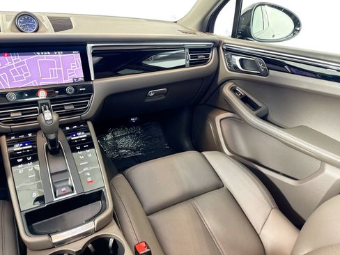 Certified 2025 Porsche Macan image 21