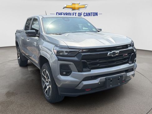 Used 2023 Chevrolet Colorado Z71 w/ Z71 Convenience Package 2 AWD/4WD image 3