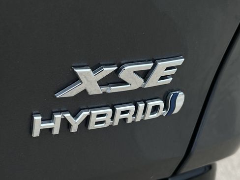 Used 2022 Toyota RAV4 XSE AWD/4WD image 9