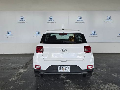 Used 2025 Hyundai Venue SE image 4