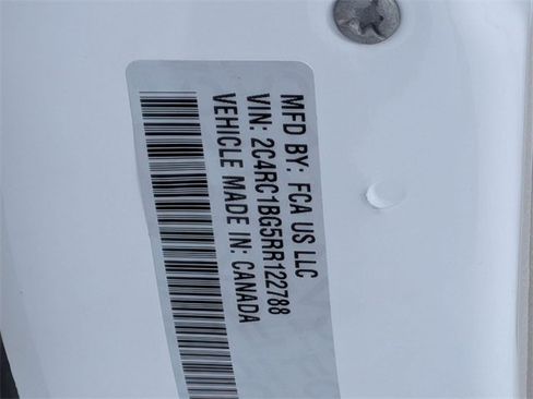 Certified 2024 Chrysler Pacifica Touring-L image 32