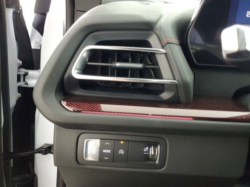 New 2026 Chevrolet Traverse RS w/ LPO, Floor Liner Package FWD image 27