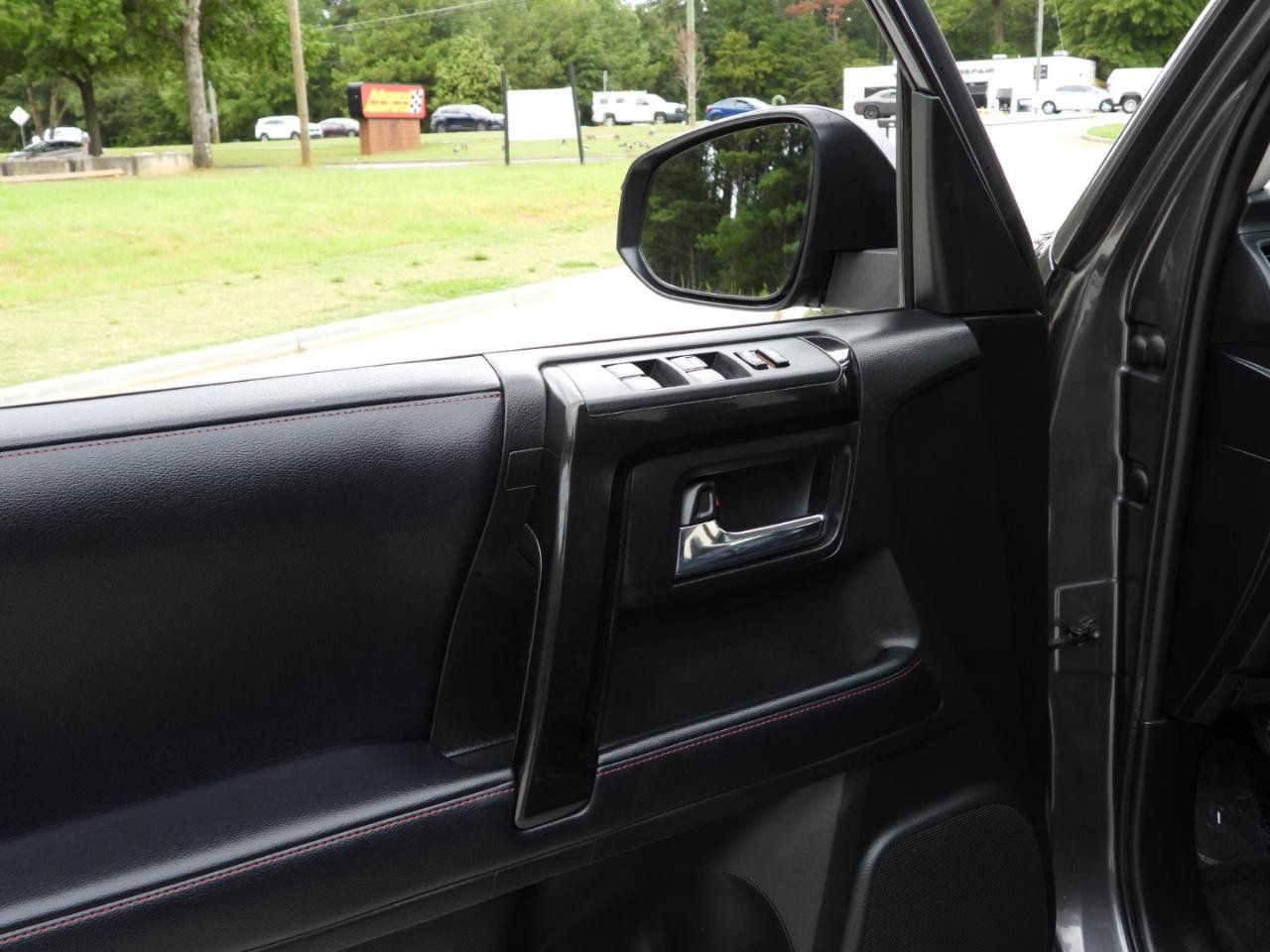 Used 2018 Toyota 4Runner TRD Off-Road Premium AWD/4WD image 86
