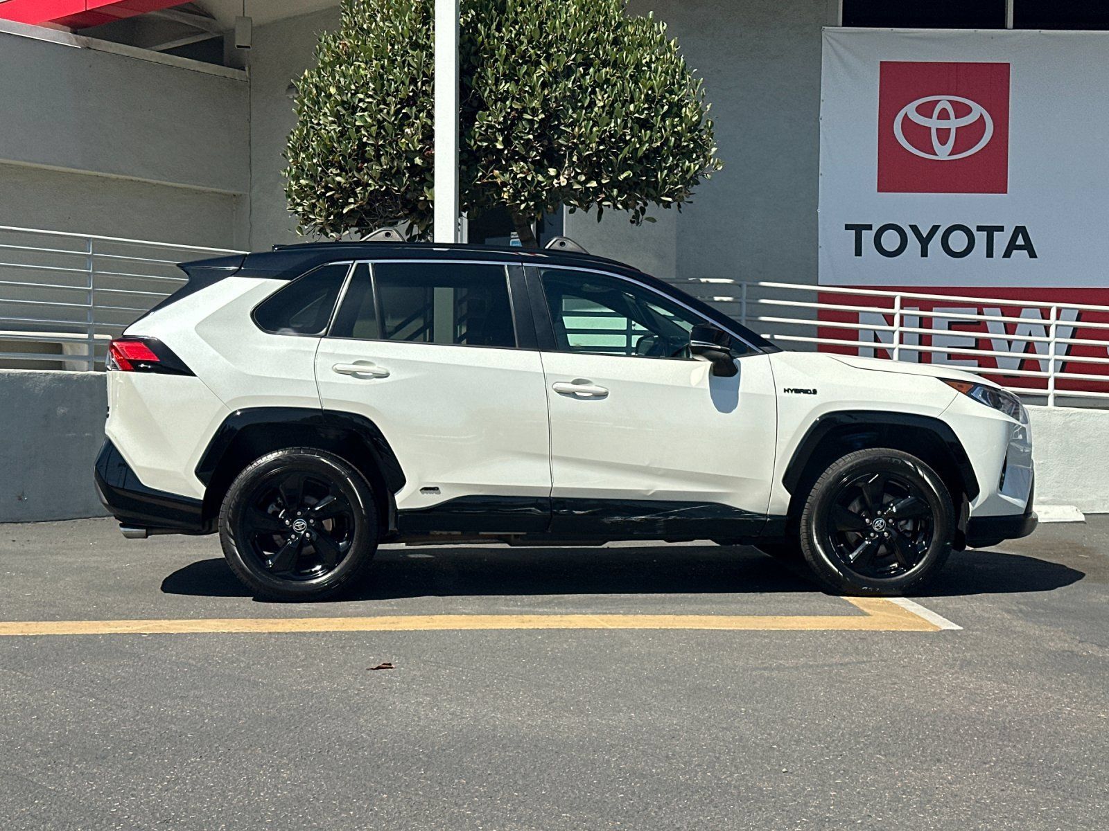 Used 2021 Toyota RAV4 XSE AWD/4WD image 6