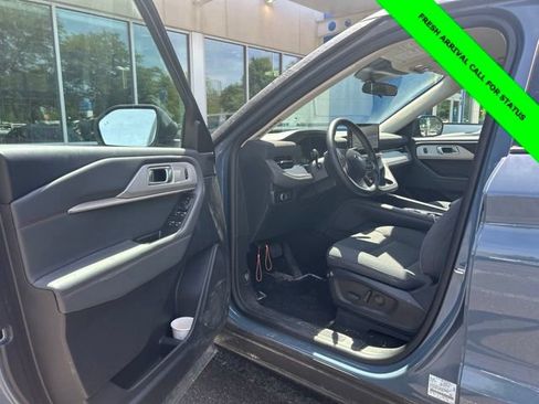 Used 2025 Ford Explorer Active AWD/4WD image 22