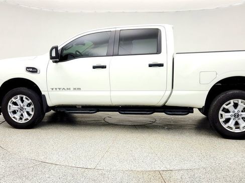 Used 2023 Nissan Titan SV w/ SV Convenience Package AWD/4WD image 8