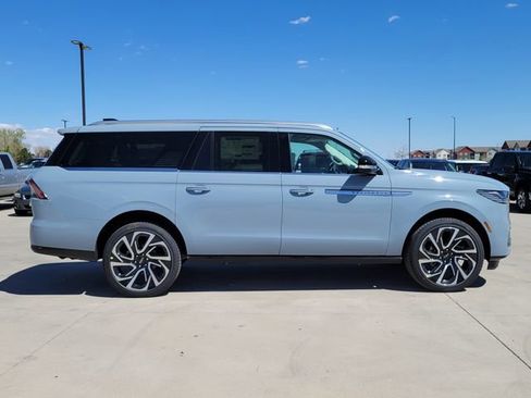 New 2026 Lincoln Navigator L Reserve AWD/4WD image 2