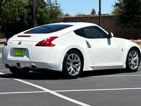 Used 2014 Nissan 370Z Touring RWD image 10