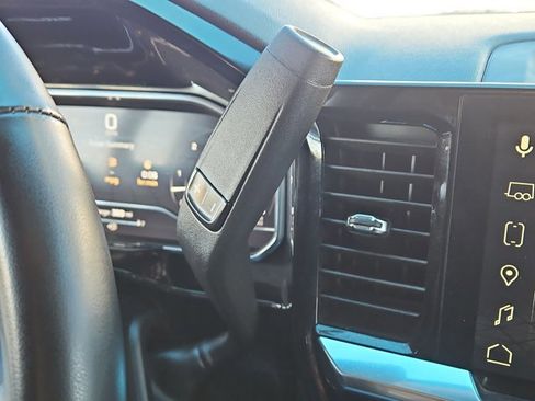 Used 2025 GMC Sierra 1500 SLT image 12