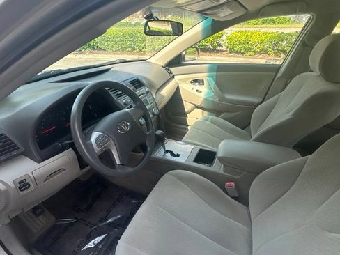 Used 2009 Toyota Camry LE FWD image 11