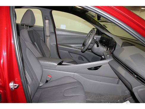 Used 2023 Hyundai Elantra SEL w/ Convenience Package image 21