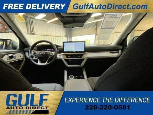 Used 2026 Ford Explorer Active RWD image 2