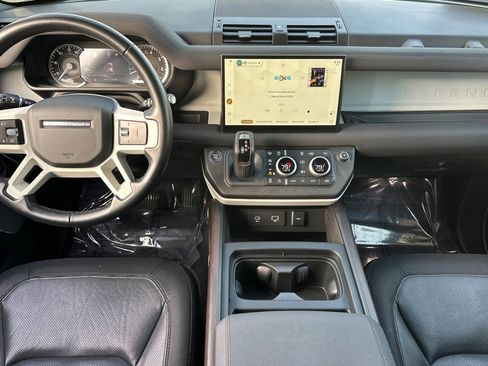 Used 2023 Land Rover Defender 130 X-Dynamic SE image 27