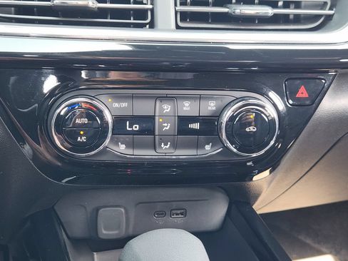 Used 2025 Chevrolet Trax RS w/ Driver Confidence Package FWD image 19