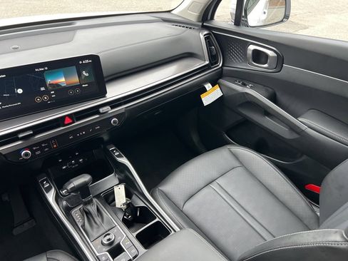 Certified 2025 Kia Sorento S image 23