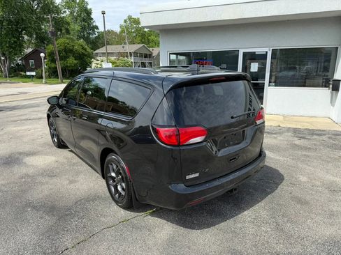 Used 2019 Chrysler Pacifica Touring-L Plus FWD image 6
