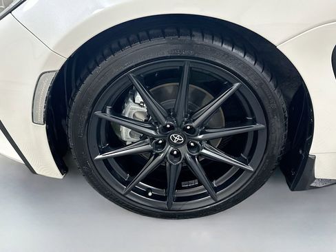 Used 2025 Toyota GR86 Premium RWD image 29