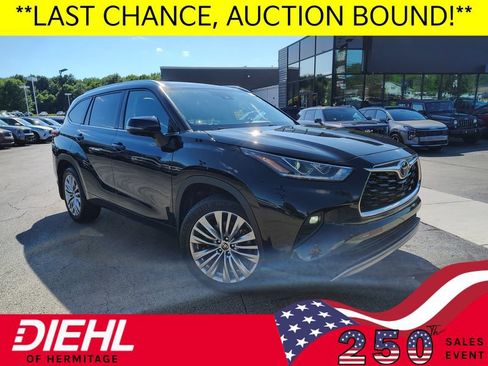 Used 2022 Toyota Highlander Platinum AWD/4WD image 1